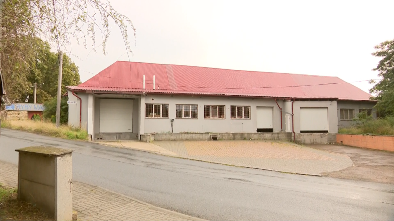 Otrávená voda, uhynulá zvířata a strach místních. Podezřelá prádelna na Kladensku vinu popírá