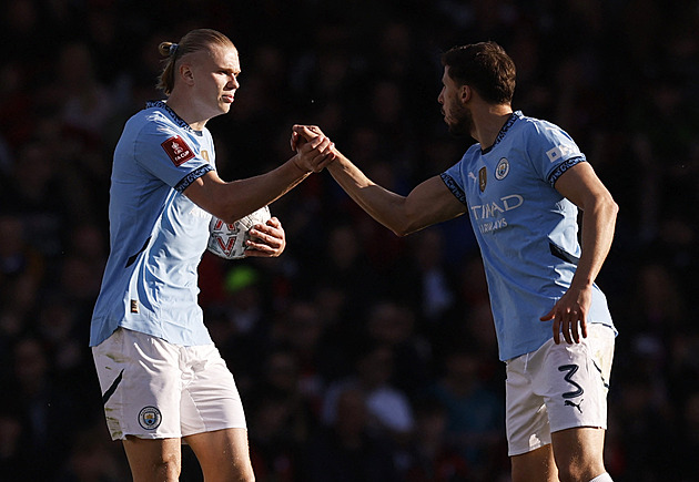 Fotbalové přestupy ONLINE: Duklu posílil záložník Kadák, Dias prodloužil v City