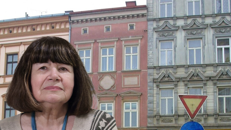 Herečka Uršula Kluková vlastní honosný dům v centru Broumova. Jeden čas žila i s Krampolem