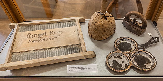 Odznaky NSDAP, valcha z odsunu. Výstava mapuje Broumovsko 1935 až 1950