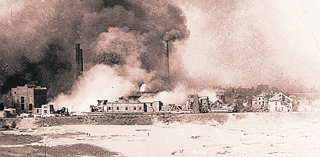 Před 81 lety dopadly bomby na Pardubice. Malý pomník připomíná velkou tragédii