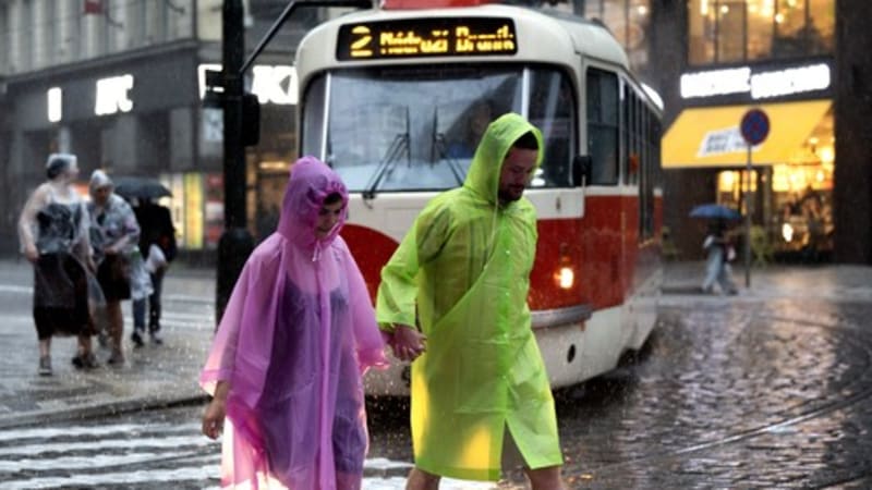 RADAR: Přes Česko se přeženou vydatné deště a bouřky. Podívejte se, kde udeří nejsilněji