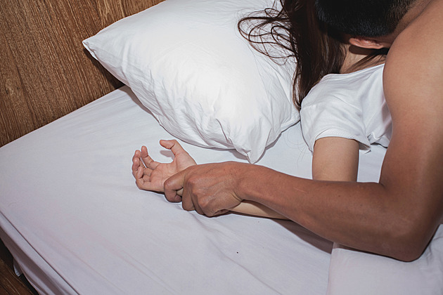 Pásek z županu vražedným nástrojem zvrhlíka. Bratislavský škrtič působil paniku