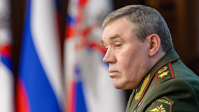 Ruská ofenziva funguje nonstop, hlásí Gerasimov. Slibuje další útoky, neúspěchy zamlčel