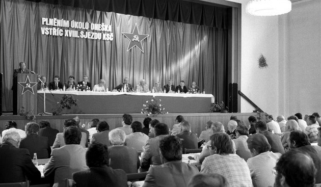 Komunistickým pohlavárům klesnou penze o 300 korun za každý rok ve funkci