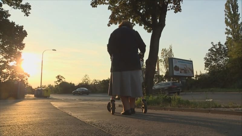 Více peněz na důchody, či vědu? Priority rozpočtu vidí lidé různě, na velkém škrtu se shodnou