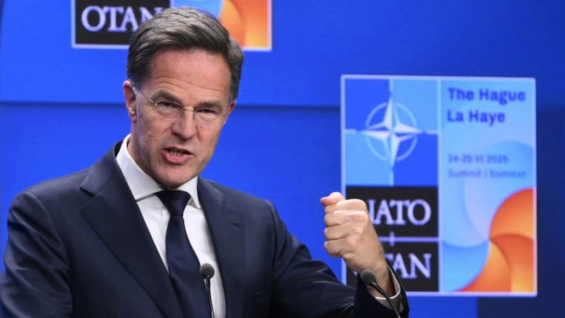 Šéf NATO o kybernetických útocích: Jsme v přímém ohrožení Ruskem. Už i Madrid je Východ