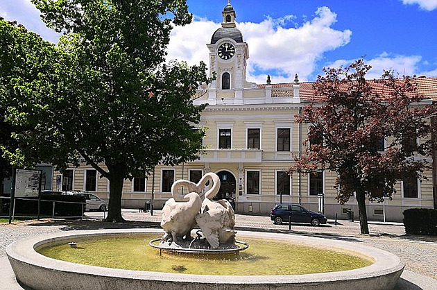 Manželé měli nárok koupit více stání pro auta, město náhle z nabídky couvlo