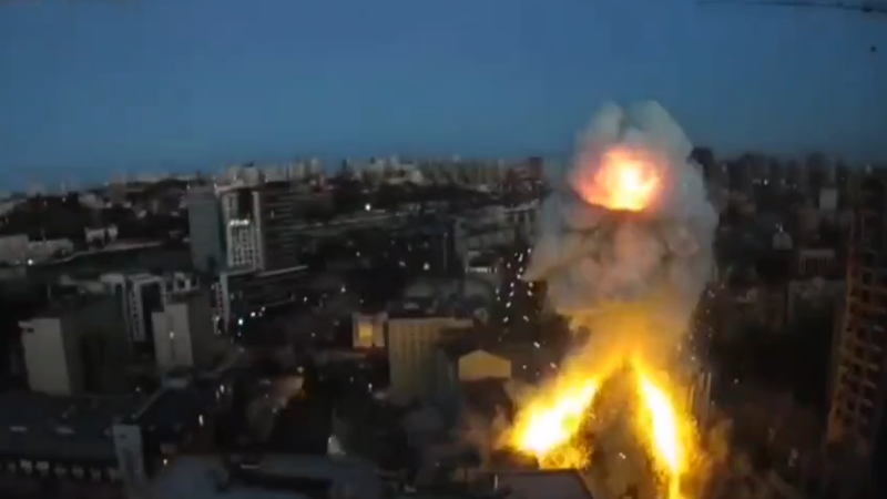 Rusko provedlo vůbec největší vzdušný útok od začátku války. V Kyjevě zemřelo tříměsíční dítě