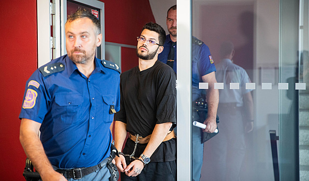 Z důvěřivců vylákali 33 milionů, soudí trojici v kauze call center z Ukrajiny