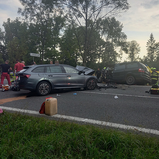 Čtyři mrtví po střetu s autem v protisměru, nikdo nebyl připoutaný