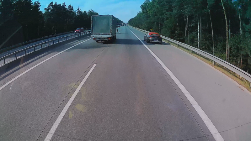 Cizinec na dálnici D1 agresivně předjížděl, ukazují záběry. Podle expertky je trest výsměch