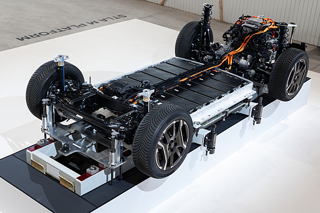 Akumulátory zlevňují, ale elektromobily jsou stále drahé. Kde se stala chyba