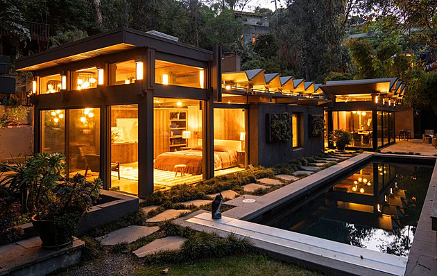 Recept na šťastné manželství: navrhl dva sousedící domy, každý měl svůj