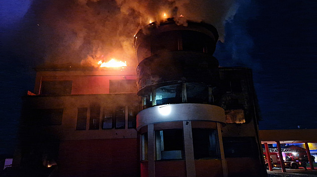 Případ zapálení luxusní vily u soudu. Podle obžaloby šlo o pojistný podvod