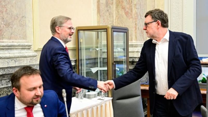 KOMENTÁŘ Andreje Babiše: Bojte se Fialy, který se vysokými důchody chlubí