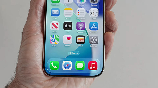 iPhone se po instalaci iOS 26 rychle vybíjí? Je to normální, tvrdí Apple