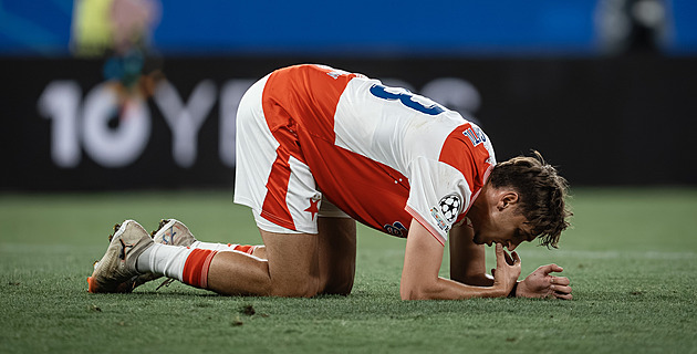 Sudí pustil zpět hráče, jenž pomohl ke gólu. Může na něj být Slavia naštvaná?