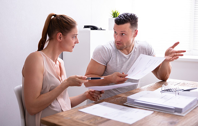 „Ještě, že tě lásko mám“, ale účet mít společný nebudeme. Nebo raději ano?