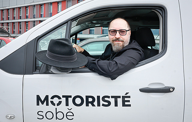 Přestal jsem v hospodě žvanit a šel do politiky, říká lídr Motoristů Kocián