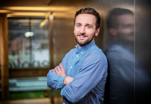 I mě jízda po chodníku štve, říká šéf firmy na sdílení kritizovaných koloběžek