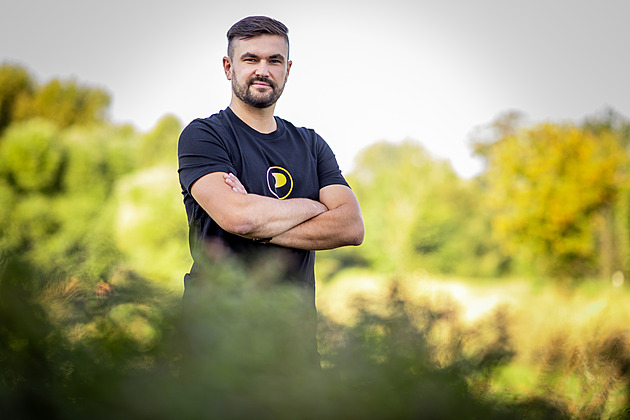 Na kudlu v zádech pro Bartoše jsme nezapomněli, říká Pirát Bulíček