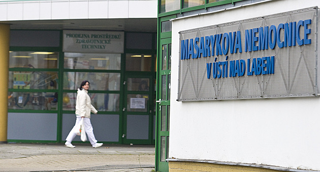 Matka nesměla nocovat s miminkem na JIP. Její žalobu smetly všechny soudy