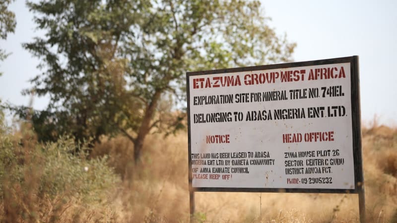 Tragédie v Nigérii: Při zhroucení zlatého dolu zemřelo nejméně 100 lidí