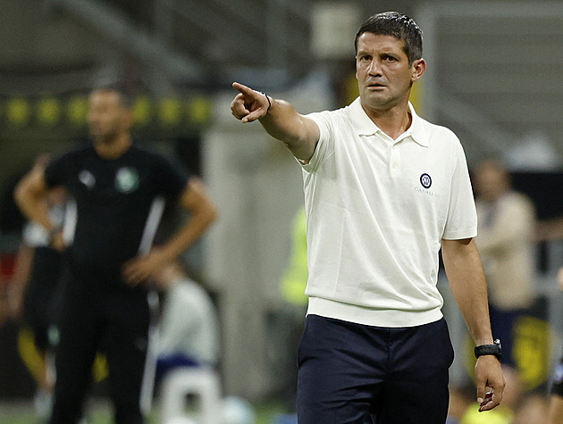 Když mlčím, je zle! Inter cepuje kuřák a pán s helmou, co se učil znovu chodit