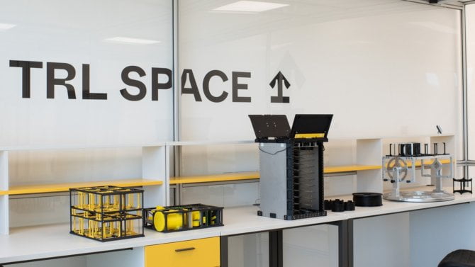 Průša ve spolupráci s českou TRL Space vyvinul materiál, který poletí do vesmíru. Koupit si jej můžete i vy