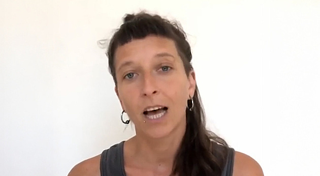 Zadrženou Češku z flotily navštívil český diplomat. Je O. K., rozhodne se o deportaci