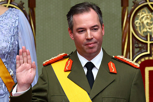 V Lucembursku se ujal trůnu velkovévoda Guillaume, jeho otec Henri abdikoval