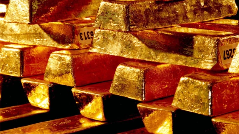 Cena zlata láme rekordy. Hodnota troyské unce prolomila hranici čtyř tisíc dolarů