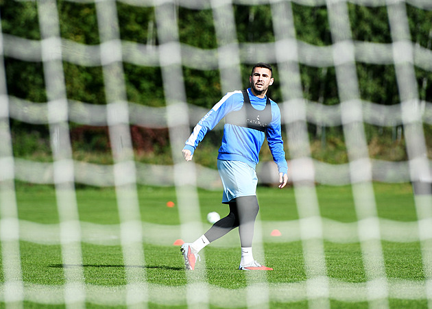 Stoper, střelec i gólman. Fotbalisté nejsou hloupí, říká ústecký univerzál Žežulka