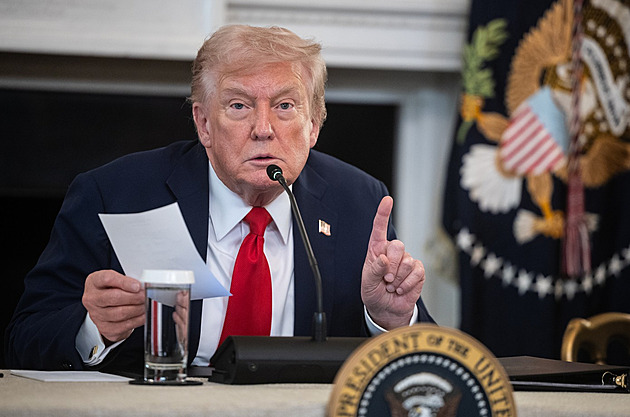 VIDEA TÝDNE: Rozstřílené ferrari, Trump bez Nobelovky a nahá seznamka