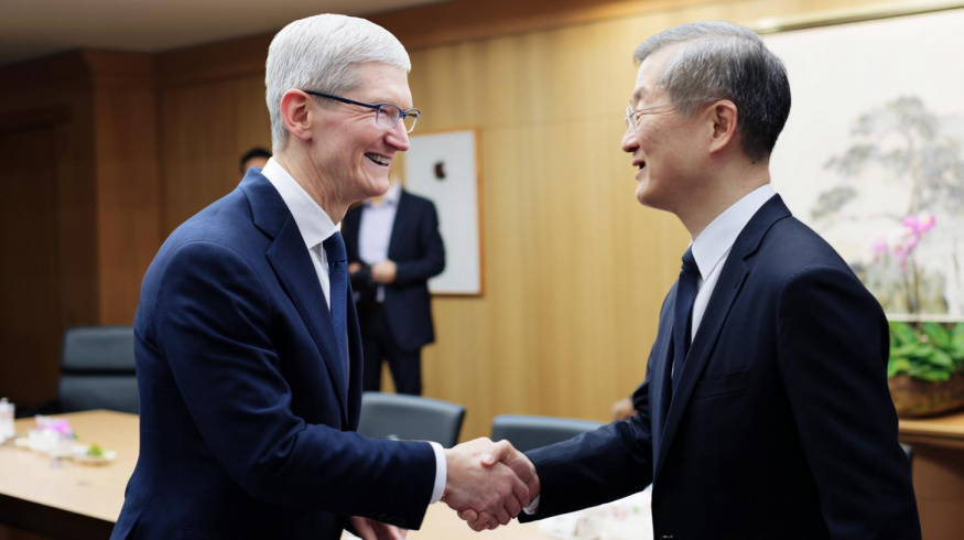 Apple se rozchází se Sony! Foťáky pro iPhone 18 má dodat překvapivý konkurent