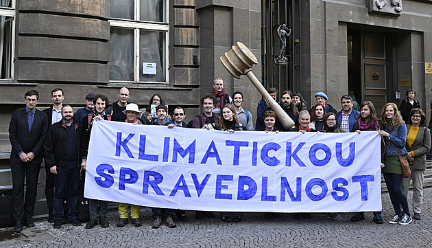 Klimatická žaloba se stížností u Ústavního soudu neuspěla. „Nečinnost vlády“ není nezákonná