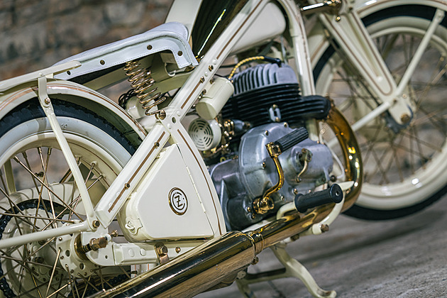 Hvězdou víkendové dražby unikátů je jedna z nejvzácnějších českých motorek