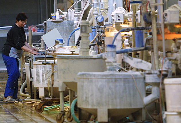 Drahé energie drtí průmysl, propouští chemie i keramika. Bude hůř, varují výrobci