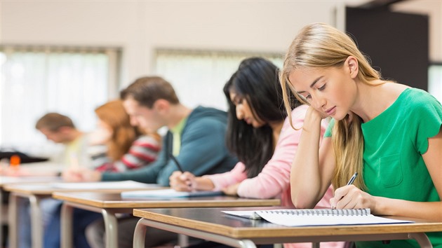 Na univerzitu kvůli levnějšímu životu. Část studentů se zapíše, jen aby měli úlevy