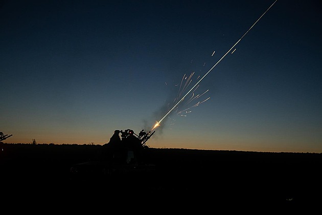 Noční útok na Charkov má čtyři mrtvé, Ukrajina v odpovědi vyslala 93 dronů