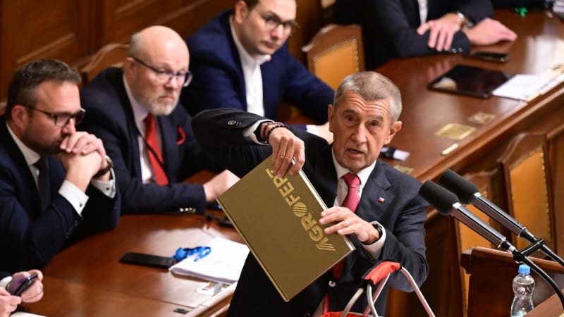 Spor o schůzi k Babišovi: Vlček mu složil ironický kompliment. Hysterie, reagoval Vondráček