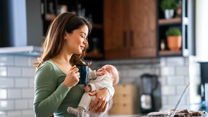 Polovina Češek při mateřské pracuje, čtvrtina musí. Expertka: Zkrácené úvazky ocení i firmy