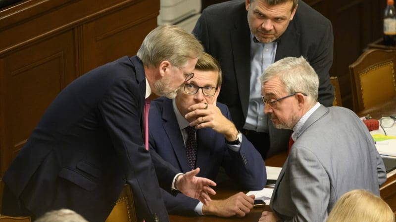 Hra o budoucnost ODS. Straně hrozí amen, míní Valeš. Kubáček varuje před pádem na deset procent