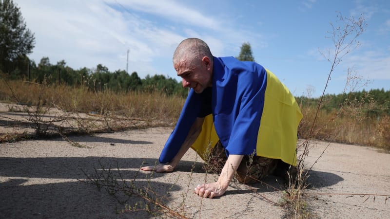 Ulička smrti i elektrošoky od Doktora Zla. Ukrajinci vyprávějí o ruských zajateckých táborech