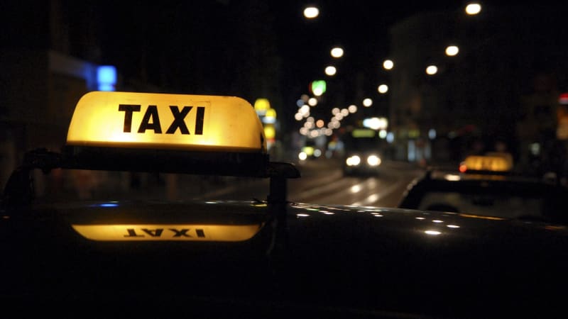 Tisíce korun za pár kilometrů. V Praze řádí nepoctiví taxikáři, turistů se zastala servírka