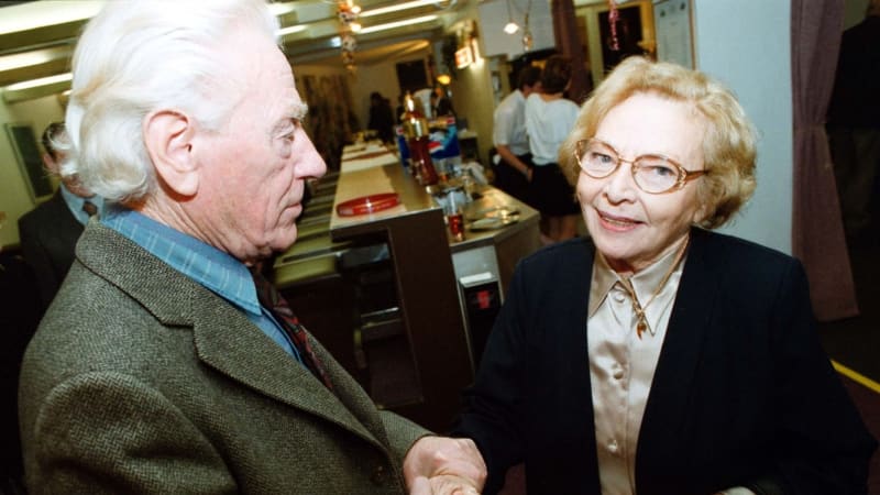 Zazářil v Pyšné princezně, zemřel steskem po své ženě. Jaké bylo soukromí herce Heverleho?