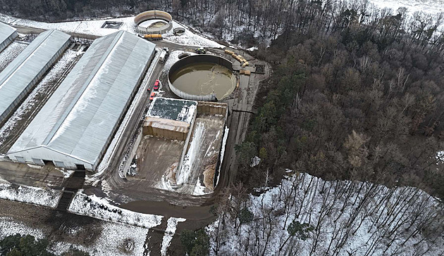 Prasklá jímka na Znojemsku měla platné povolení i revizi, tvrdí ředitel podniku