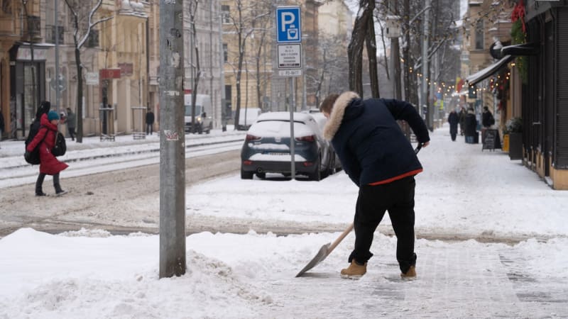 Česko očekává sněhovou nálož. MAPA ukazuje, kolik napadne u vás