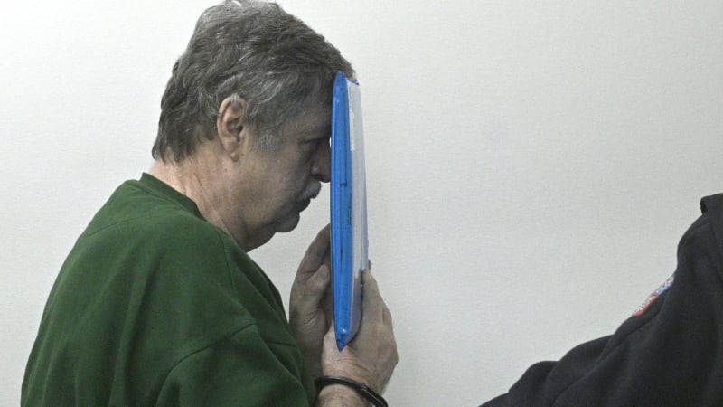 Hlavní postava korupční kauzy Motol je na svobodě. Vinu Budinský po propuštění odmítl